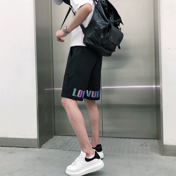 Vasaras šorti ar krāsainiem uzrakstiem