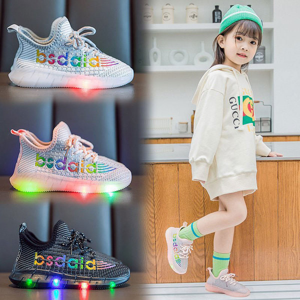 Alkalmi, fényes gyerekcipő nyakkendővel lányoknak