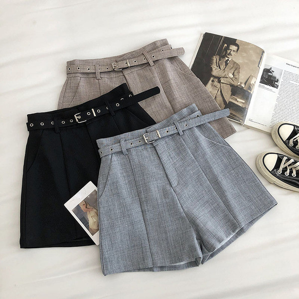 Naiste lühikeste pükste uus mudel vöö ja taskutega