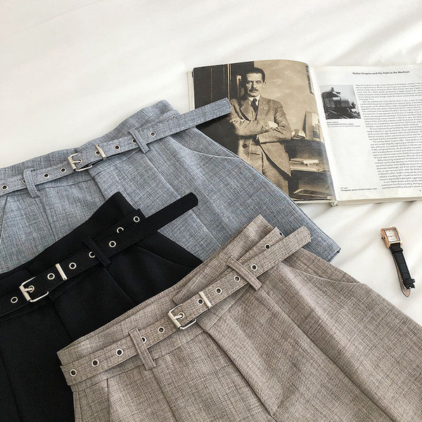 Naiste lühikeste pükste uus mudel vöö ja taskutega