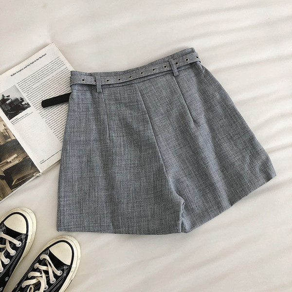 Naiste lühikeste pükste uus mudel vöö ja taskutega