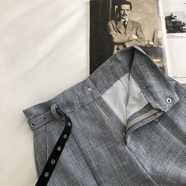 Naiste lühikeste pükste uus mudel vöö ja taskutega