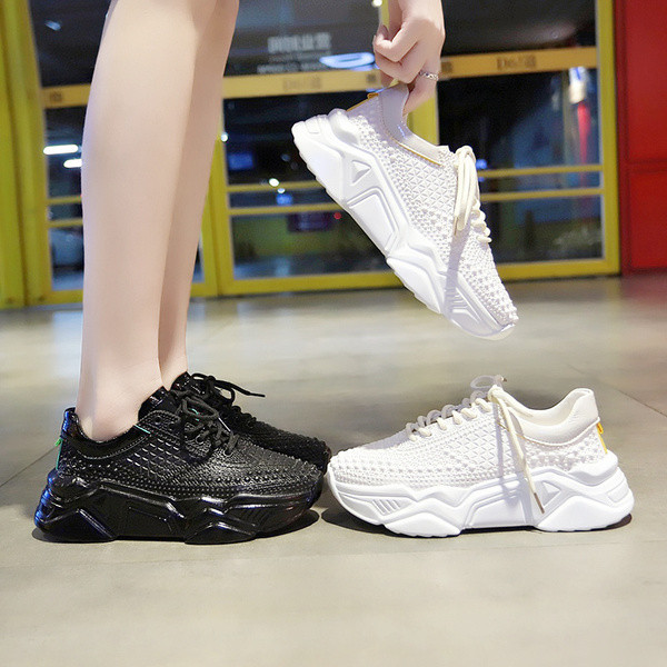 Alkalmi női tornacipő fűzővel és 5 cm-es platformmal