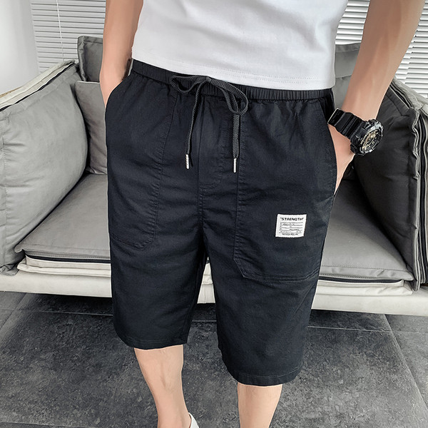 Põlveni ulatuvad vabaaja püksid ja elastne vöökoht