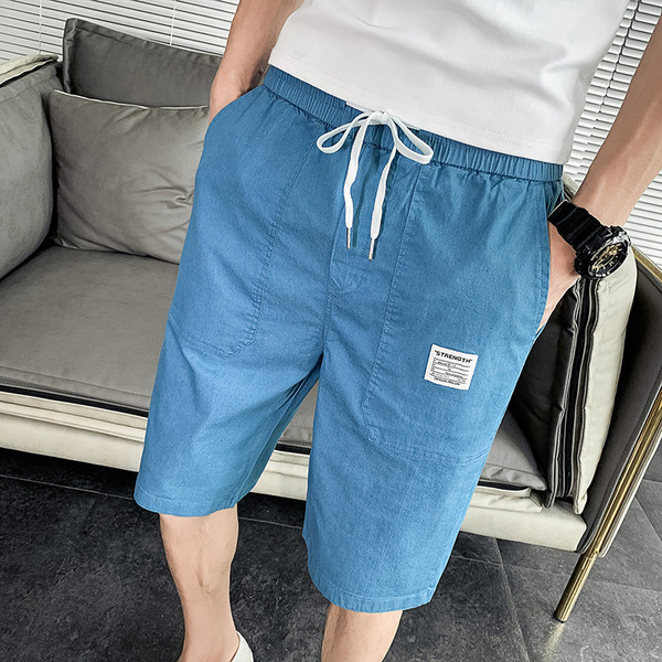 Põlveni ulatuvad vabaaja püksid ja elastne vöökoht