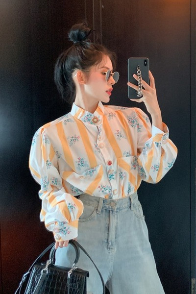 Moodne pikkade varrukate ja kõrge kraega naiste särk