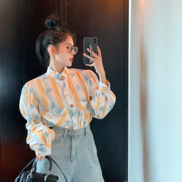 Moodne pikkade varrukate ja kõrge kraega naiste särk