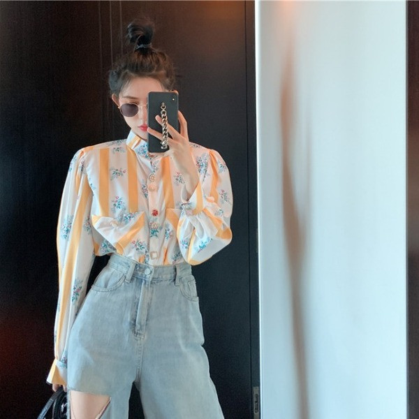 Moodne pikkade varrukate ja kõrge kraega naiste särk