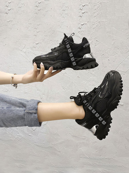 Női tornacipő 6 cm-es durva talppal