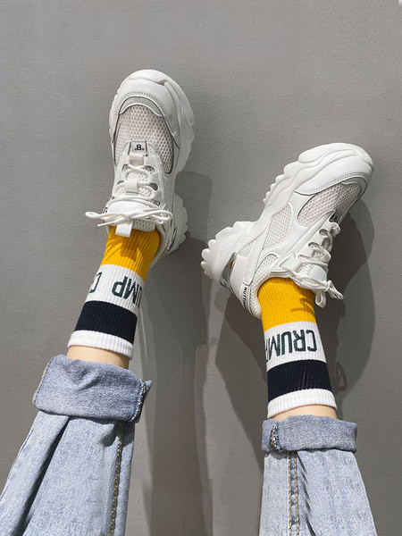 Női tornacipő 6 cm-es durva talppal