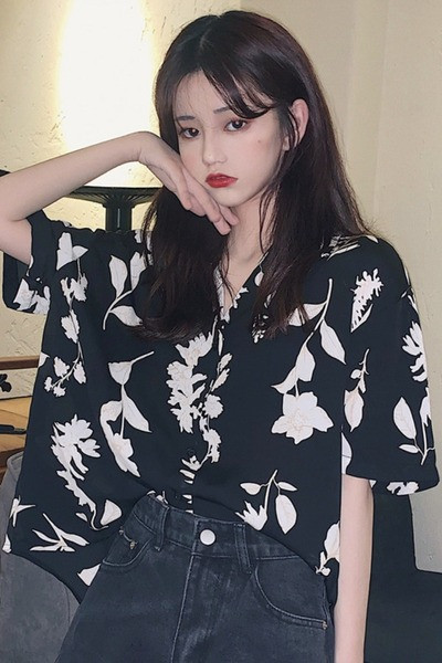 Ikdienas sieviešu krekls ar klasisku apkakli baltā un melnā krāsā