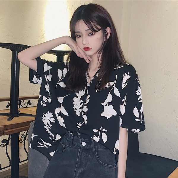 Ikdienas sieviešu krekls ar klasisku apkakli baltā un melnā krāsā