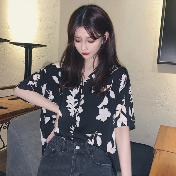 Ikdienas sieviešu krekls ar klasisku apkakli baltā un melnā krāsā