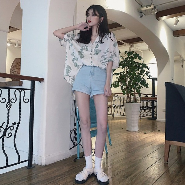 Ikdienas sieviešu krekls ar klasisku apkakli baltā un melnā krāsā