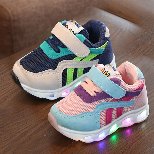 Kleebise ja lipsudega vabaaja laste tossud tüdrukutele ja poistele