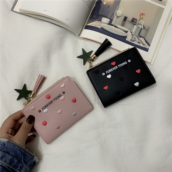 Mazs sieviešu maciņš no eko ādas ar rāvējslēdzēju un aksesuāru