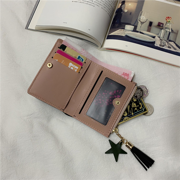 Mazs sieviešu maciņš no eko ādas ar rāvējslēdzēju un aksesuāru