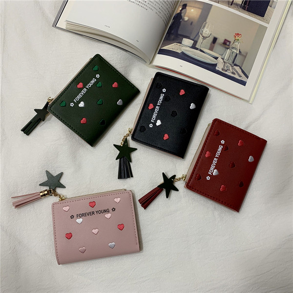 Mazs sieviešu maciņš no eko ādas ar rāvējslēdzēju un aksesuāru