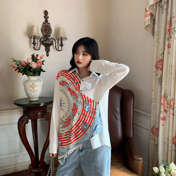 Aszimmetrikus női ing gombokkal és hosszú ujjal