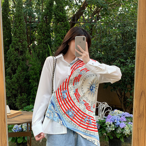 Aszimmetrikus női ing gombokkal és hosszú ujjal