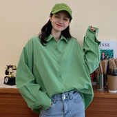 Modern széles női ing klasszikus gallérral és gombokkal