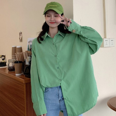 Modern széles női ing klasszikus gallérral és gombokkal