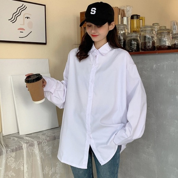 Modern széles női ing klasszikus gallérral és gombokkal