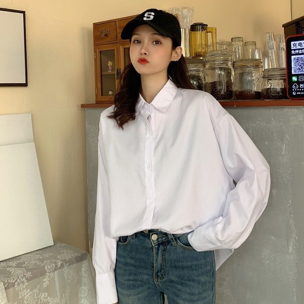 Modern széles női ing klasszikus gallérral és gombokkal