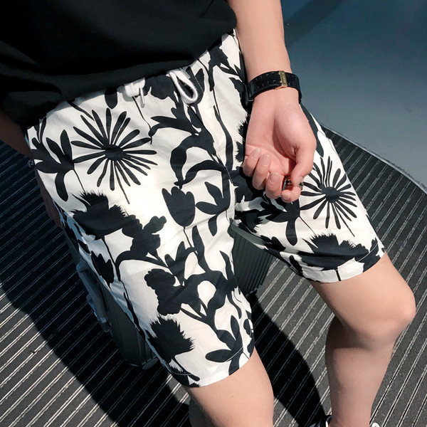 Lillemustri ja taskutega suvepüksid