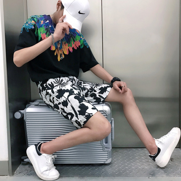 Lillemustri ja taskutega suvepüksid