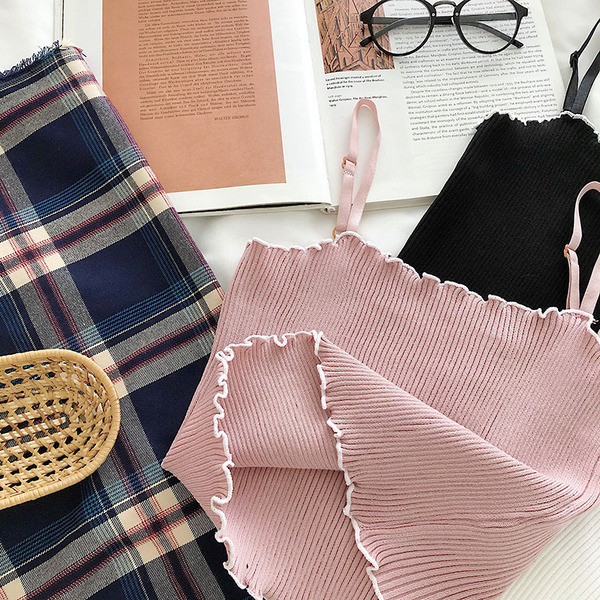 Jauna modeļa elastīgs sieviešu tops ar plānām lencēm