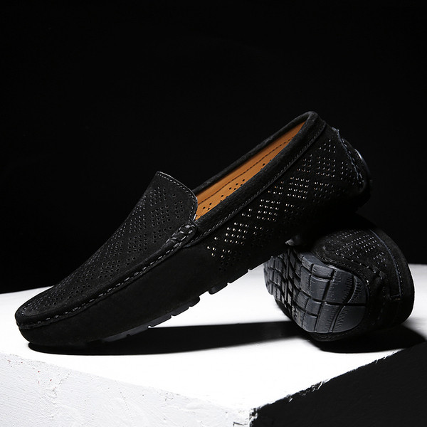 Moderns vīriešu mokasīnu modelis ar caurumiem