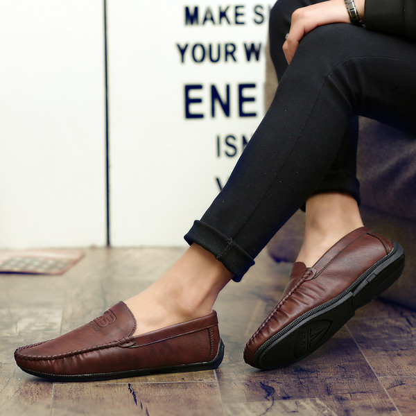 Moodsad meeste mokassiinid ökonahast tavalisest mudelist