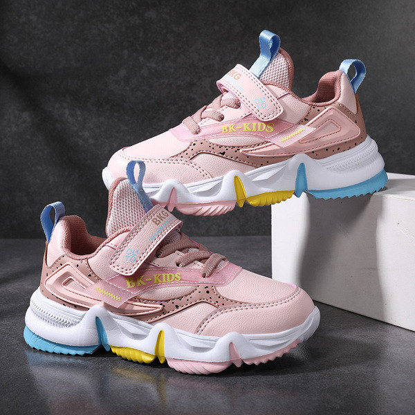 Sporta un ikdienas sieviešu kedas ar šņorēm un uzlīmi