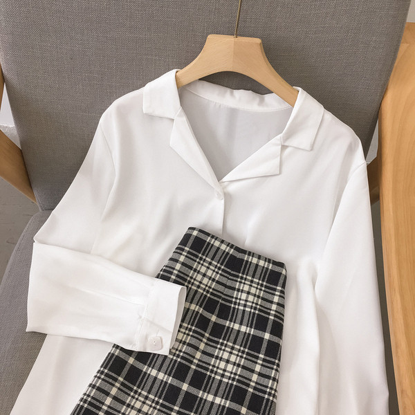 Camasa de dama model nou cu decolteu spitz si nasturi patrati