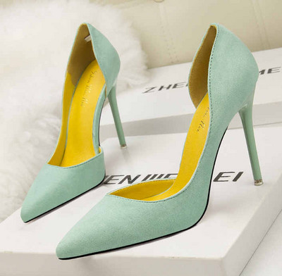 Sieviešu augstpapēžu kurpes - smails modelis dažādās krāsās