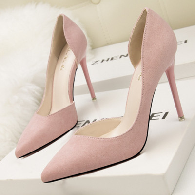 Sieviešu augstpapēžu kurpes - smails modelis dažādās krāsās