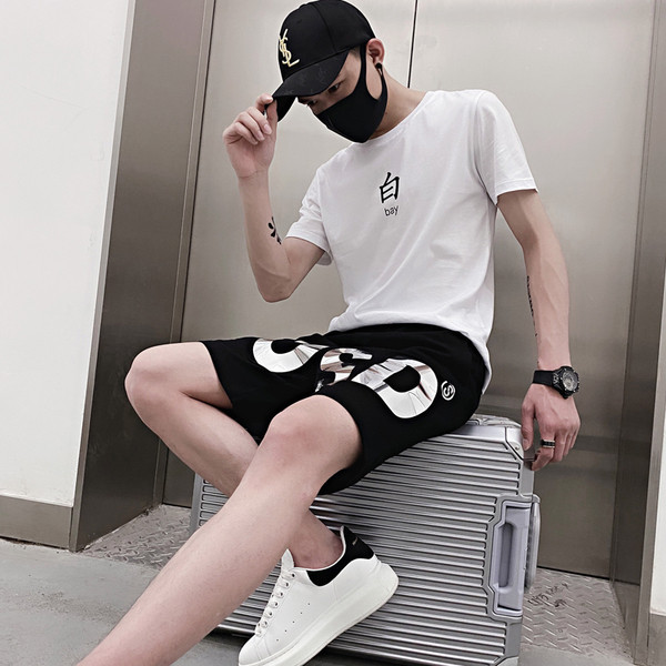 Rövid, alkalmi rövidnadrág feliratokkal