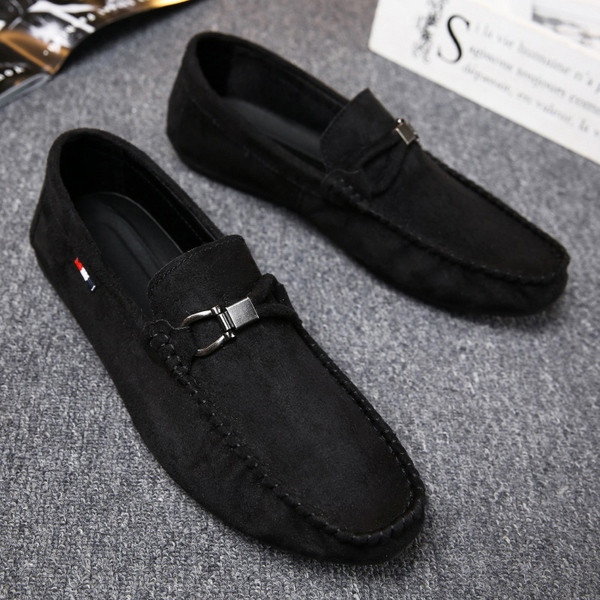 Öko velúrból és fém elemből készült férfi mokaszin ÚJ modell