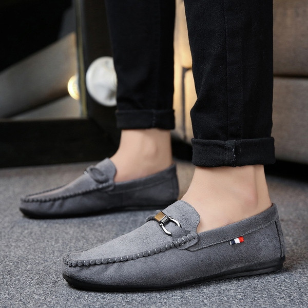 Öko velúrból és fém elemből készült férfi mokaszin ÚJ modell