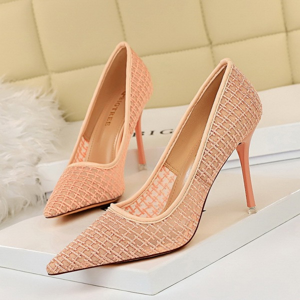 Õhukeste kontsadega vabaaja naistekingad – mitmes värvitoonis terava otsaga mudel