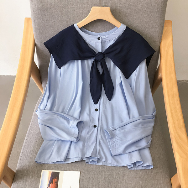 Uue mudeli ümara kaelusega ja pikkade varrukatega naiste särk