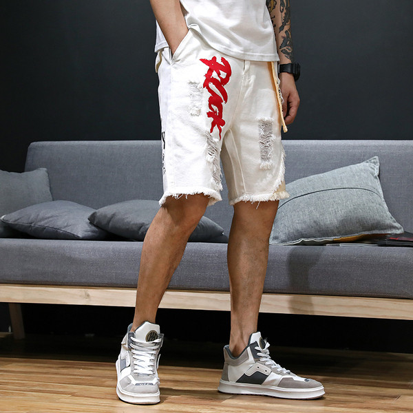 Καλοκαιρινά τζιν με μήκος 3/4 με σκισμένα μοτίβα