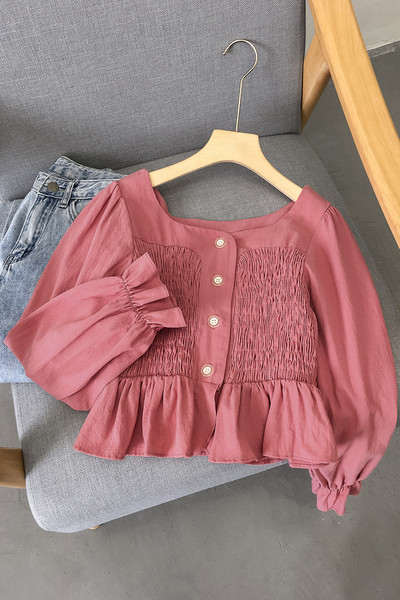 Modern női ing lótusz ujjakkal és szögletes nyakkivágással