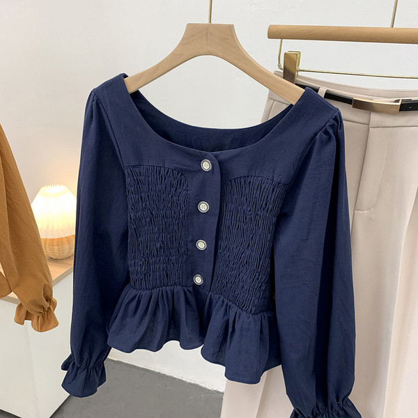 Modern női ing lótusz ujjakkal és szögletes nyakkivágással