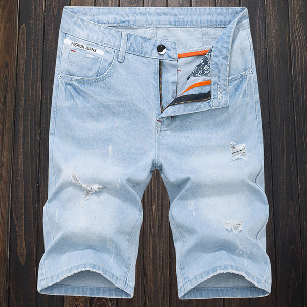 Heledat rebenenud motiividega suvised lühikesed teksad