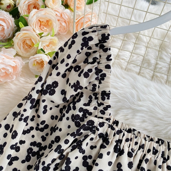 Női alkalmi rövid ing négyzet alakú nyakkivágással és elasztikus derékkal