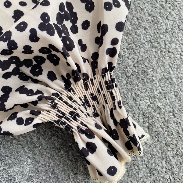 Női alkalmi rövid ing négyzet alakú nyakkivágással és elasztikus derékkal