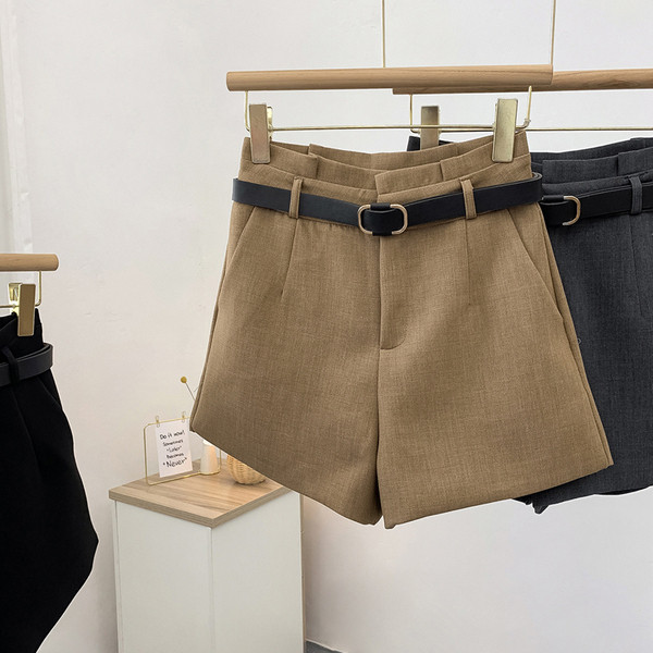 Vabaaja naiste lühikesed püksid - kõrge vöökoht koos vööga