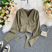 Női rövid ing spitz nyakkivágással és hosszú ujjú több színben